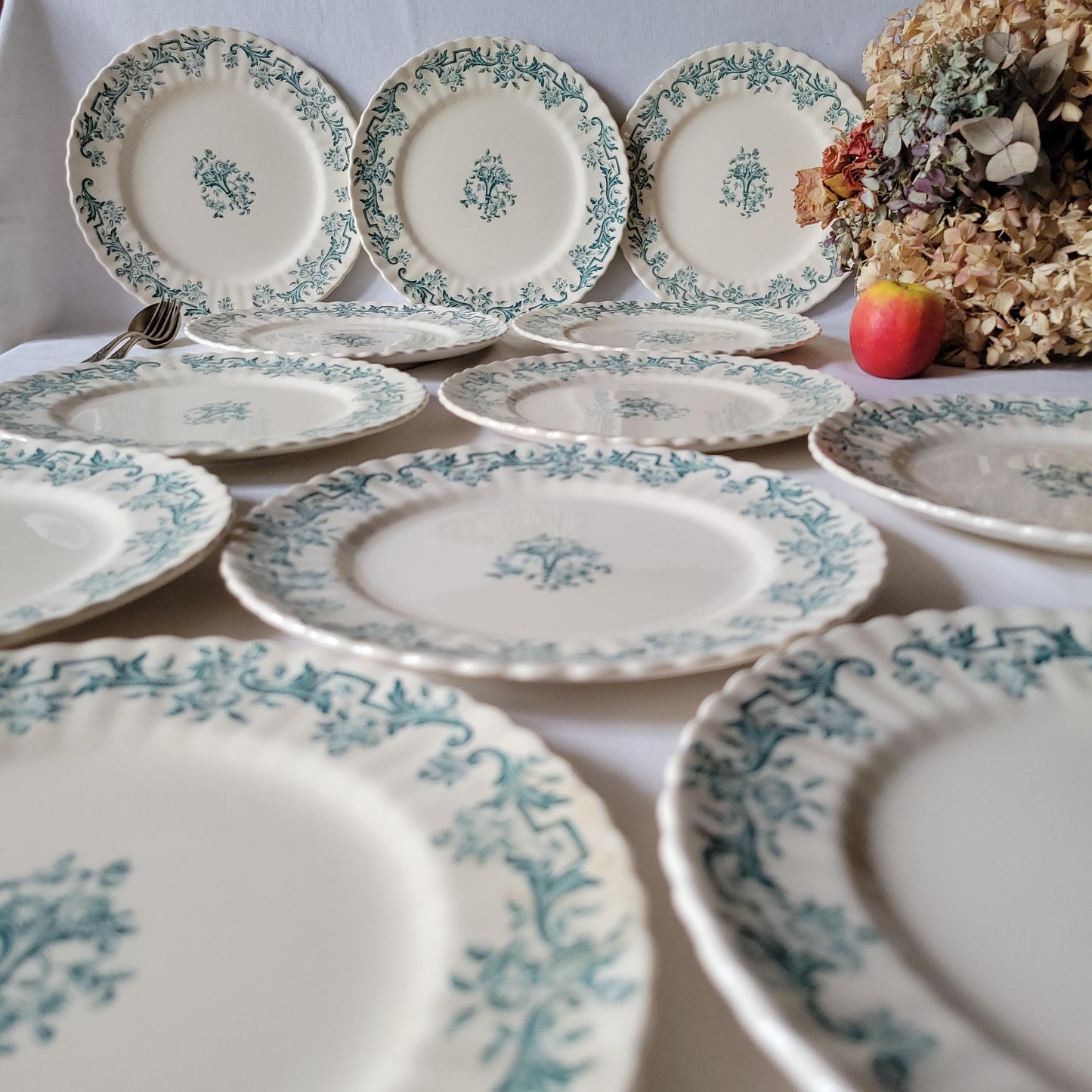 Set of 12 Antique green transferware dinner plates: Lonchamp Louis XIV c1880