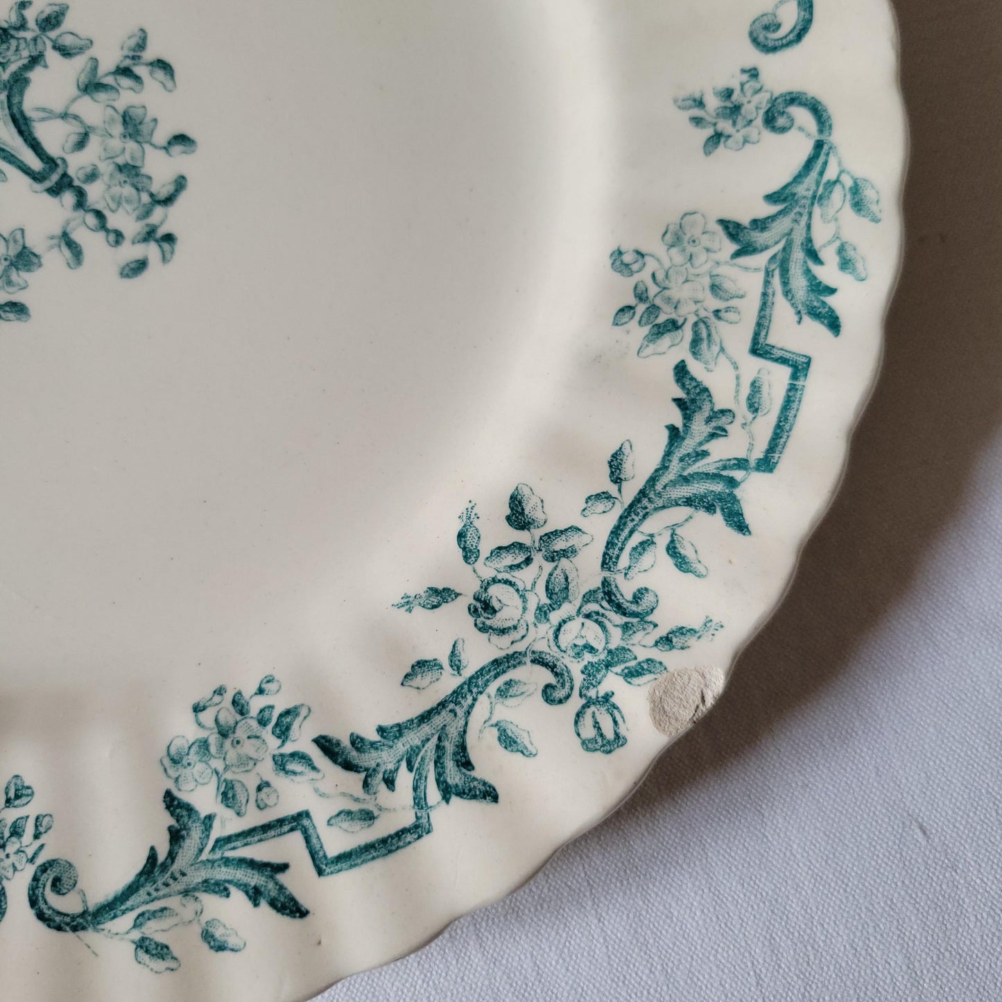 Set of 12 Antique green transferware dinner plates: Lonchamp Louis XIV c1880
