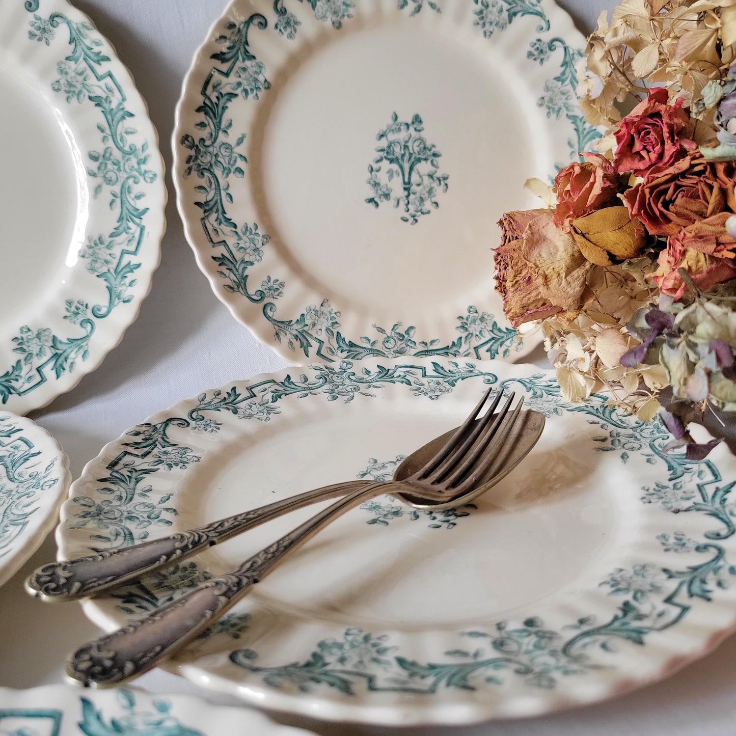 Set of 12 Antique green transferware dinner plates: Lonchamp Louis XIV c1880