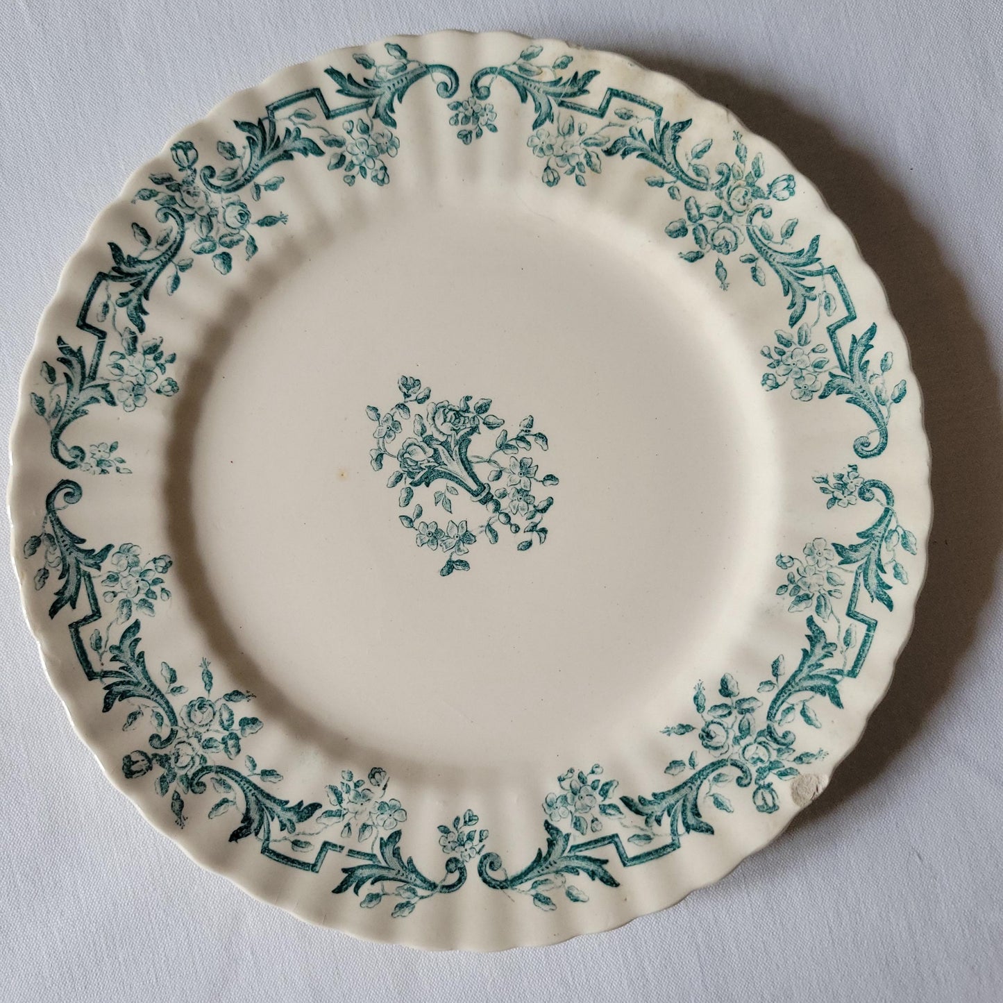 Set of 12 Antique green transferware dinner plates: Lonchamp Louis XIV c1880